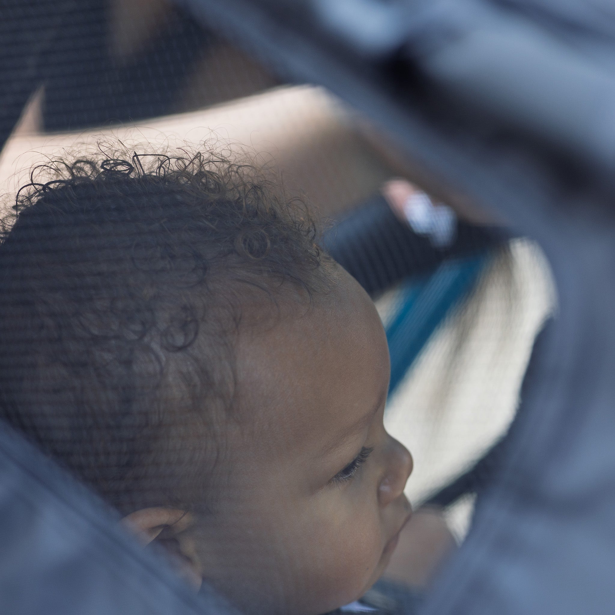 Window to view children through the canopy of a stroller